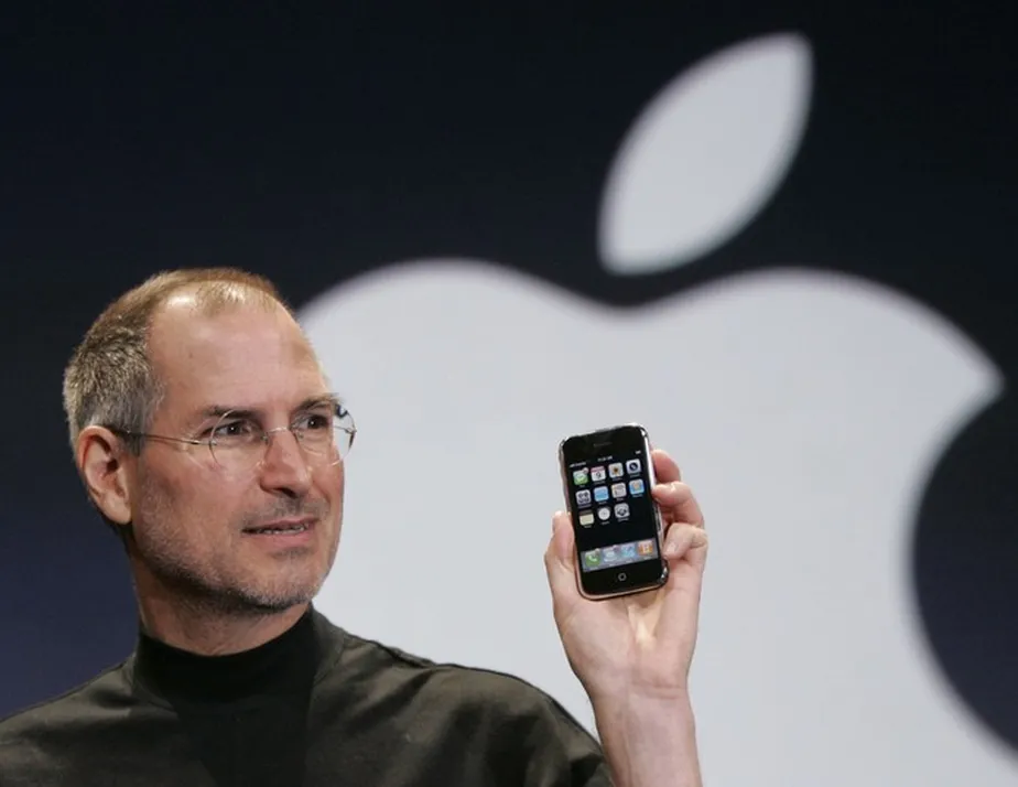 É preciso pagar para usar iPhone -Steve Jobs.